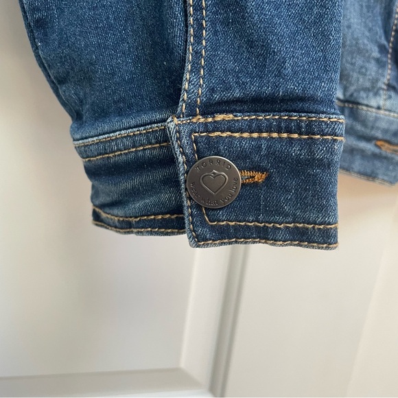 NWT Torrid Classic Medium Wash Trucker Pockets Denim Jean Jacket Size 3X - Picture 3 of 14